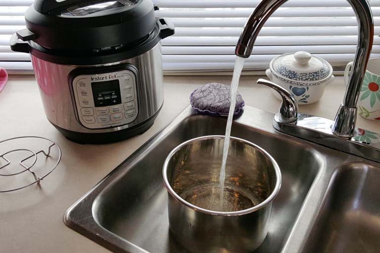 cleaning instant pot