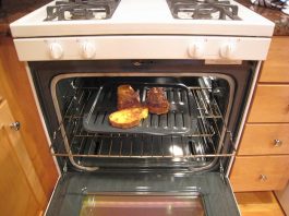 oven range with toasted bread inside